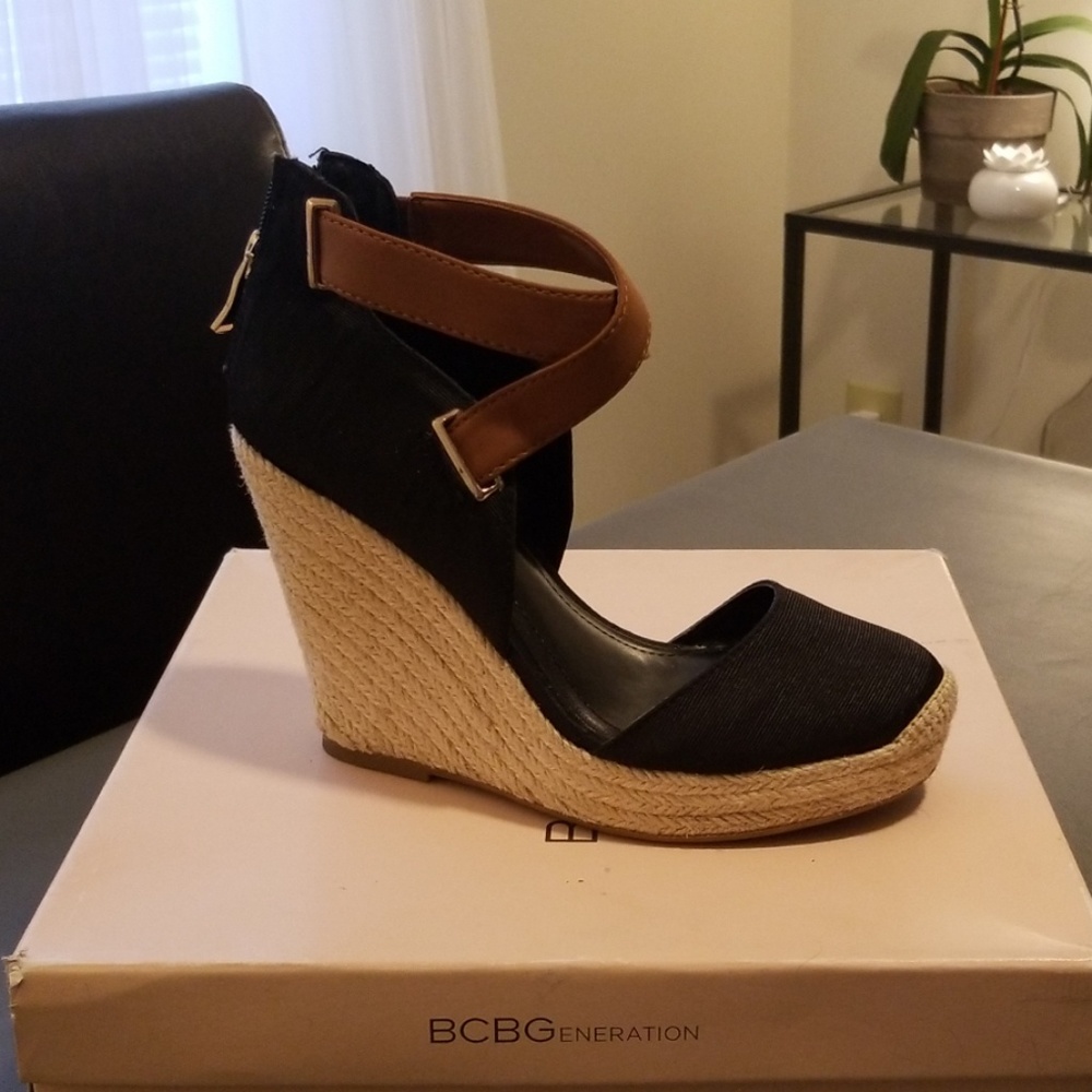 BCBG Glenda espadrille size 6